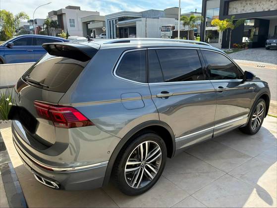 VOLKSWAGEN TIGUAN 2.0 300 TSI GASOLINA ALLSPACE R-LINE AUTOMÁTICO VOLKSWAGEN TIGUAN 2.0 300 TSI GASOLINA ALLSPACE R-LINE AUTOMÁTICO